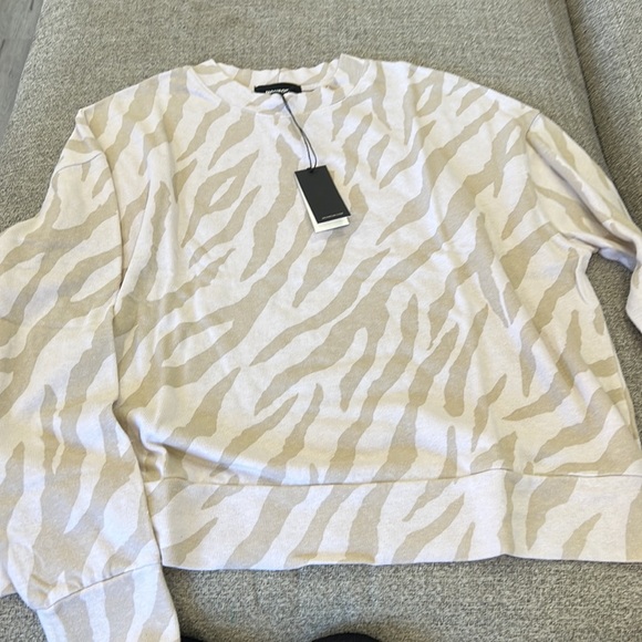 Monrow set Boxy Zebra Print Crew Neck Sweatshirt and joggers - Picture 3 of 5